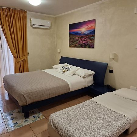 Vittoria Guest House 萨莱诺 外观 照片