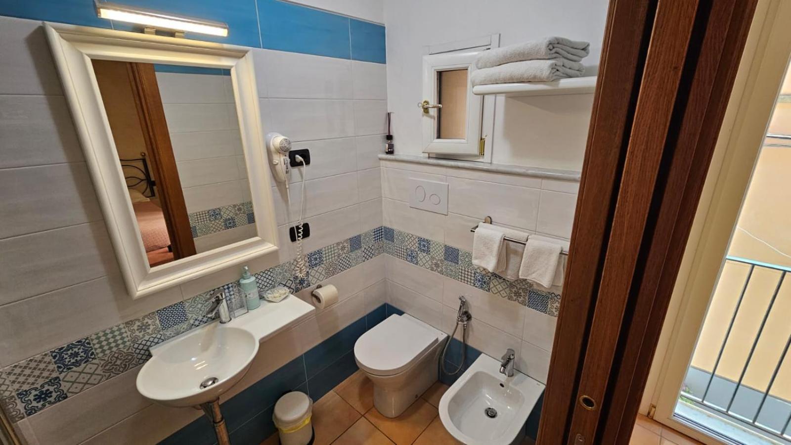 Vittoria Guest House 萨莱诺 外观 照片