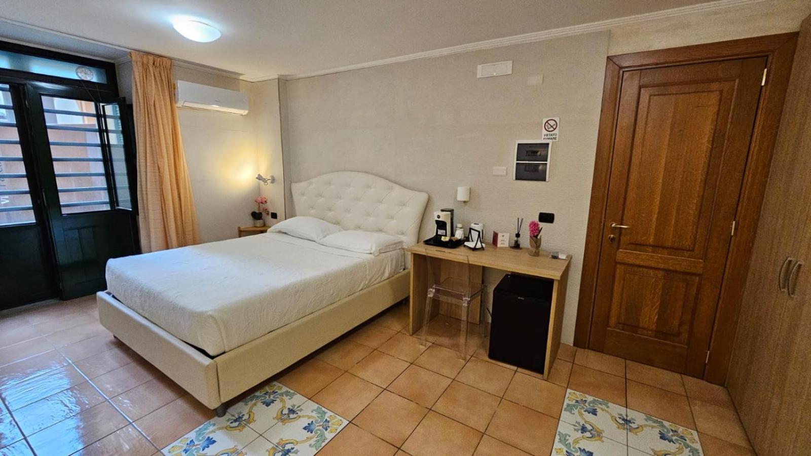 Vittoria Guest House 萨莱诺 外观 照片